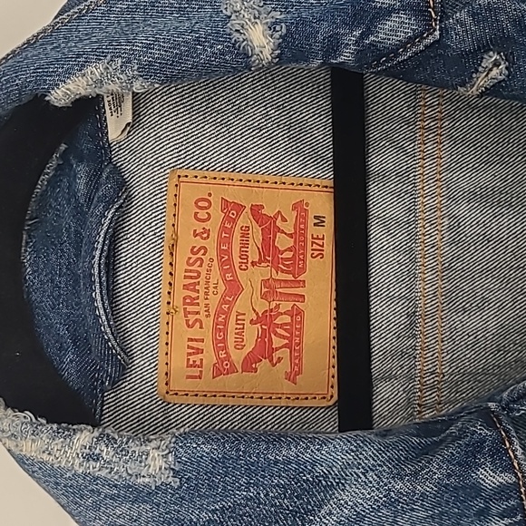 Levis Denim jean trucker jacket distressed size medium - Picture 3 of 11